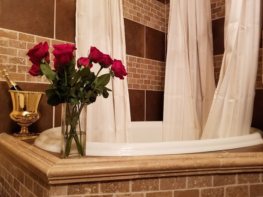 Robin Room bath – Buffalo Harmony House