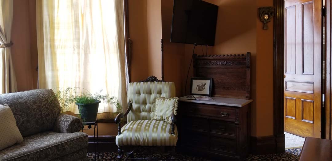 Robin Room – sitting area Buffalo Harmony House